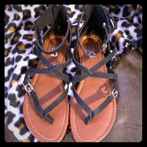 G By Guess black strappy size 7 sandals EUC